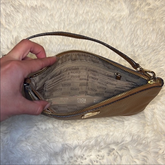 Michael Kors brown leather wristlet - Picture 2 of 3